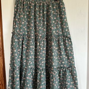 Elegant Green Maxi Skirt with Flowing Design